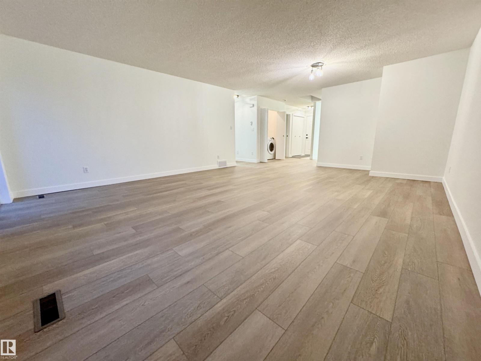 8118 27 AV NW - 16