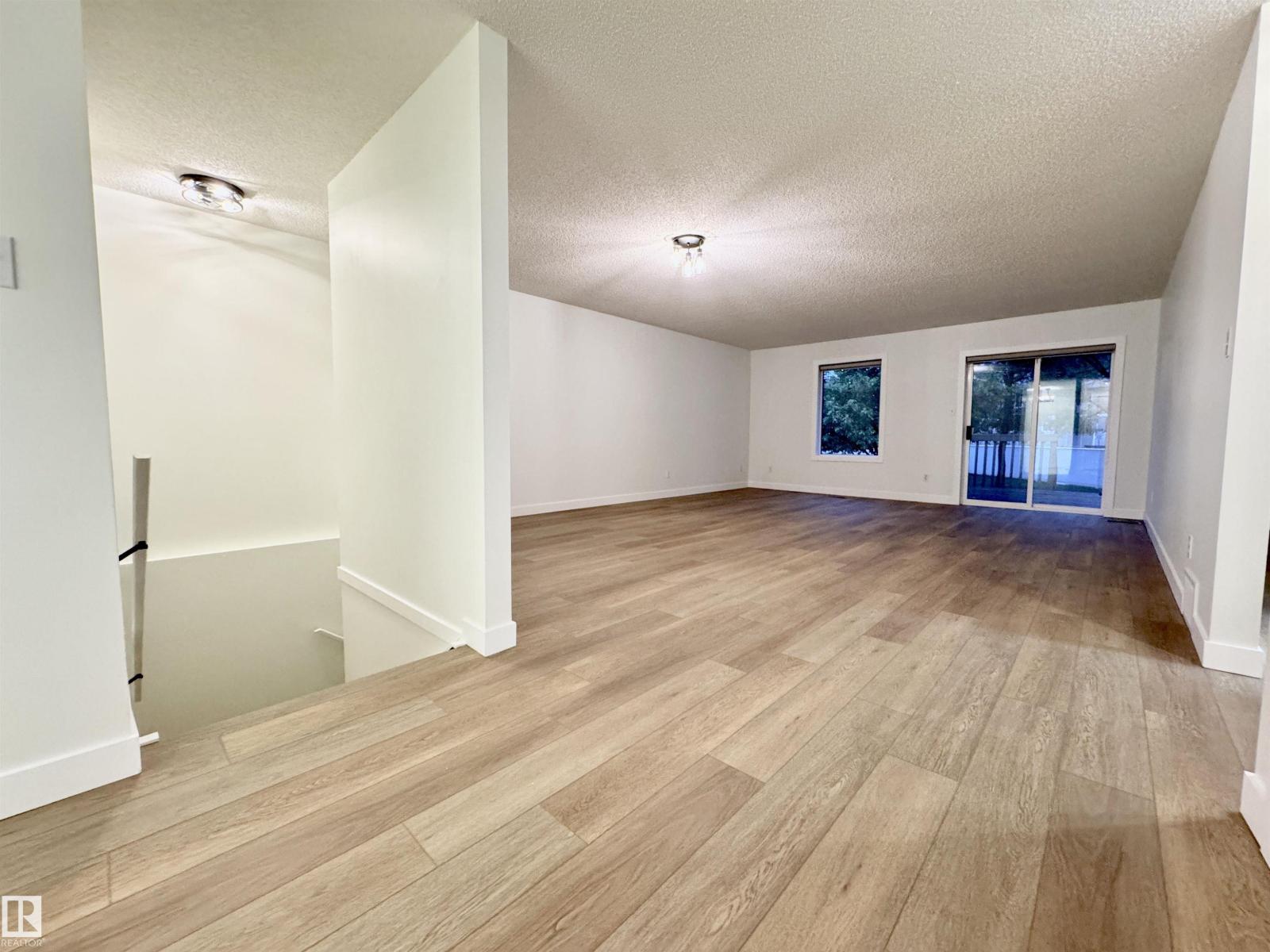 8118 27 AV NW - 19