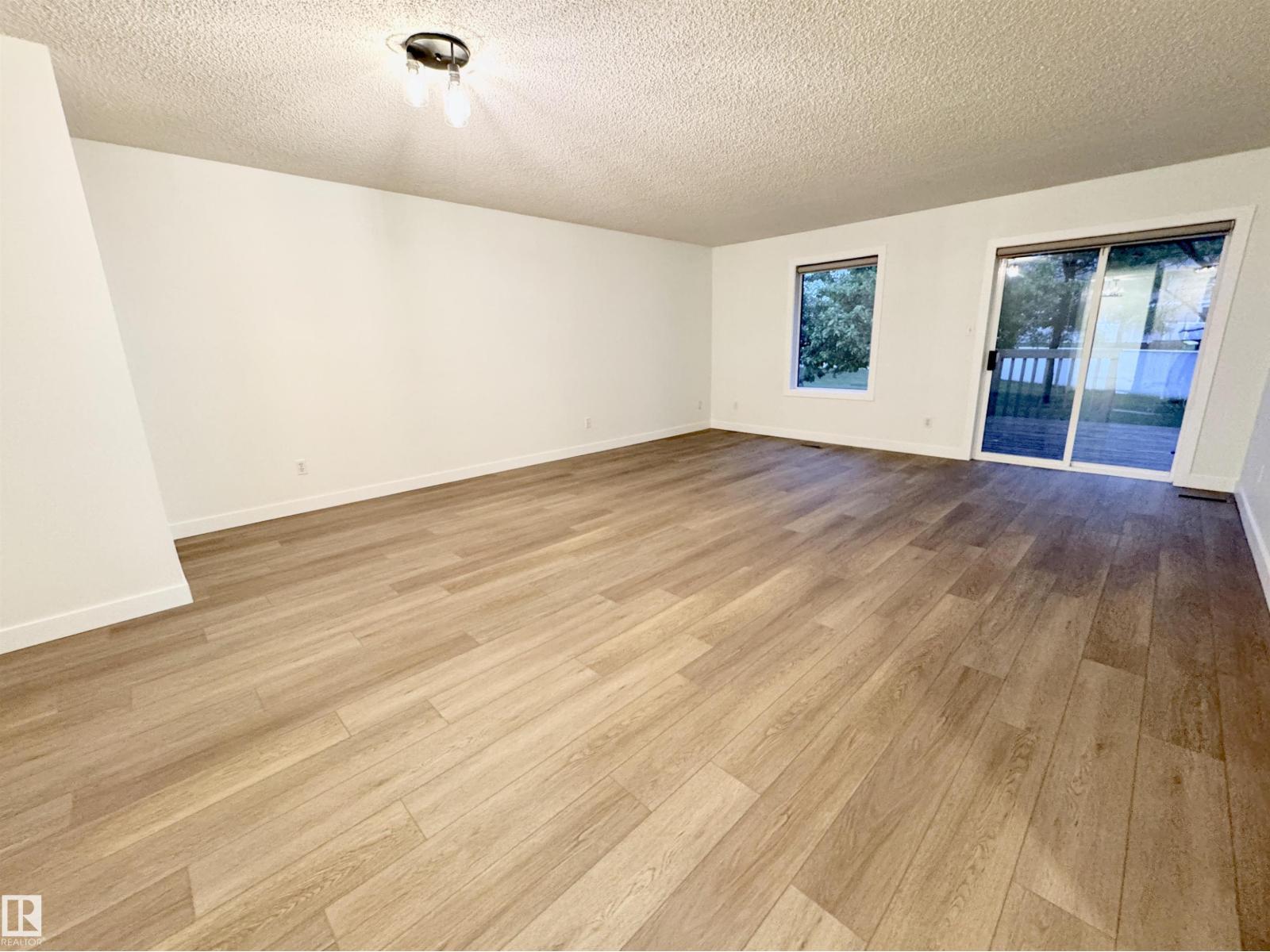 8118 27 AV NW - 18