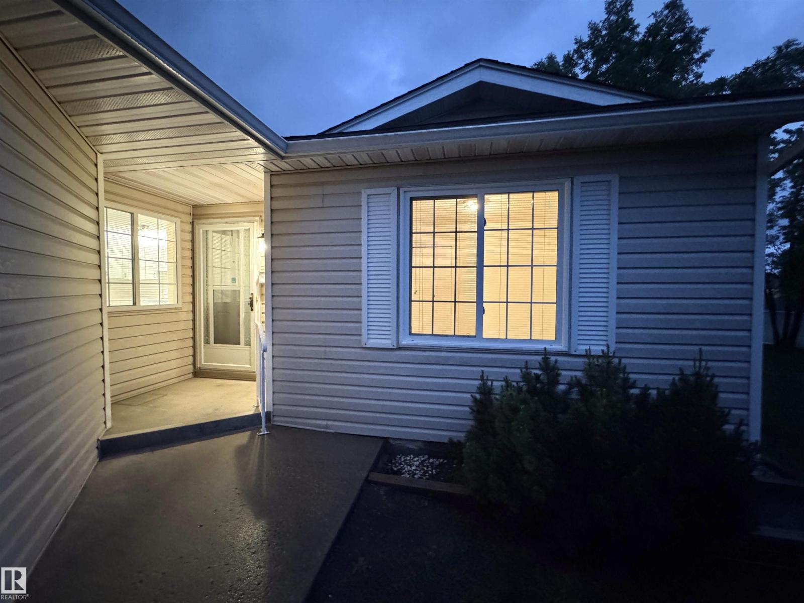 8118 27 AV NW - 55