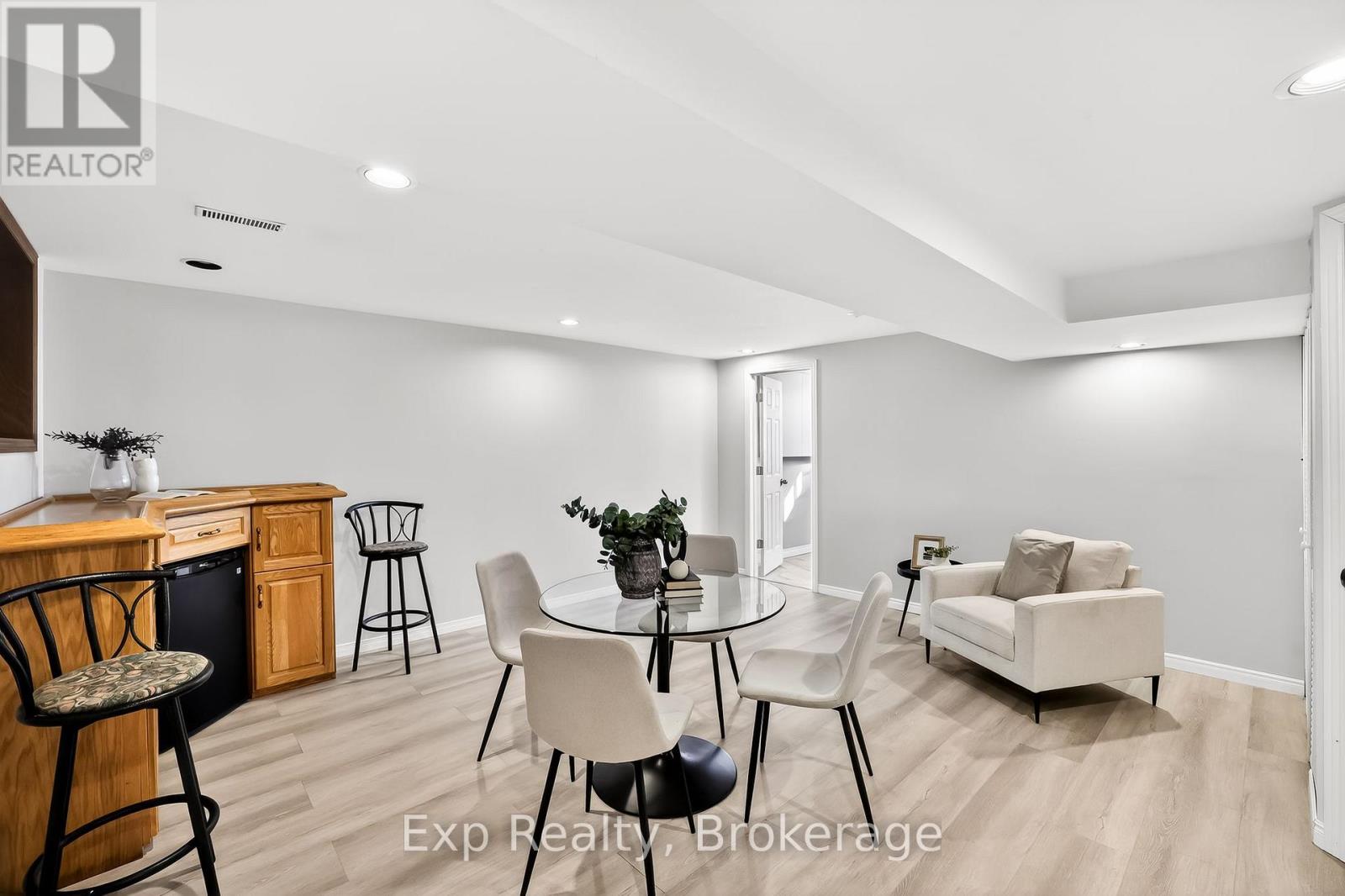 1175 LAKESHORE ROAD - 34
