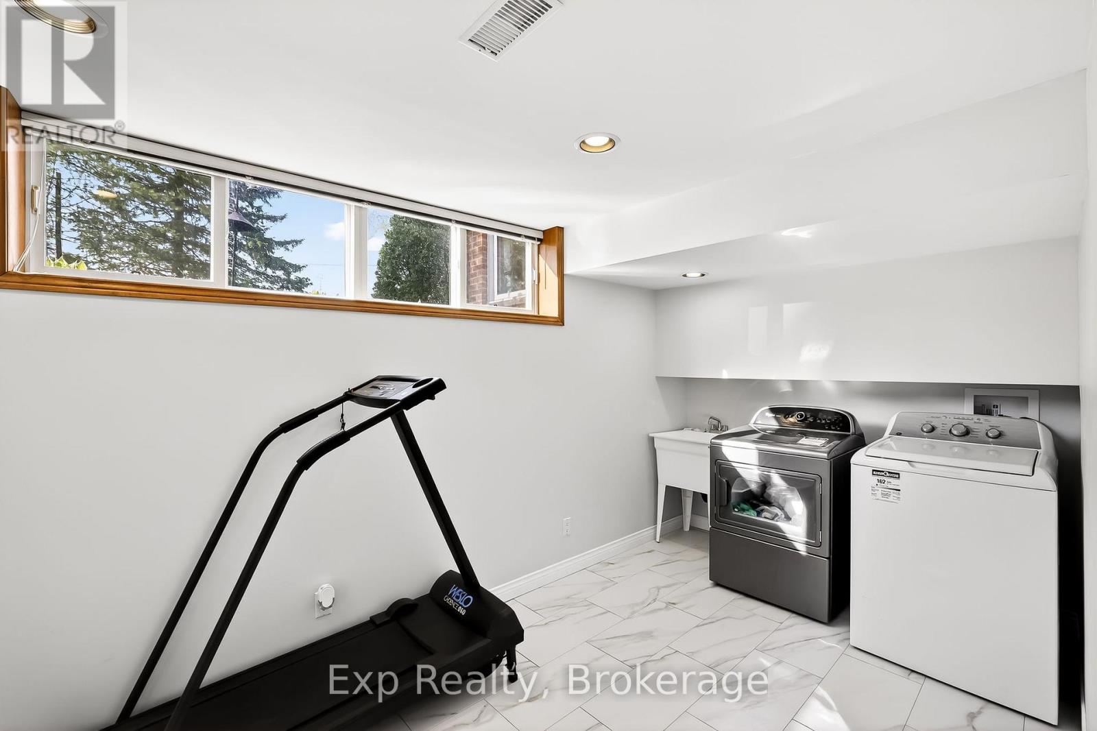 1175 LAKESHORE ROAD - 36