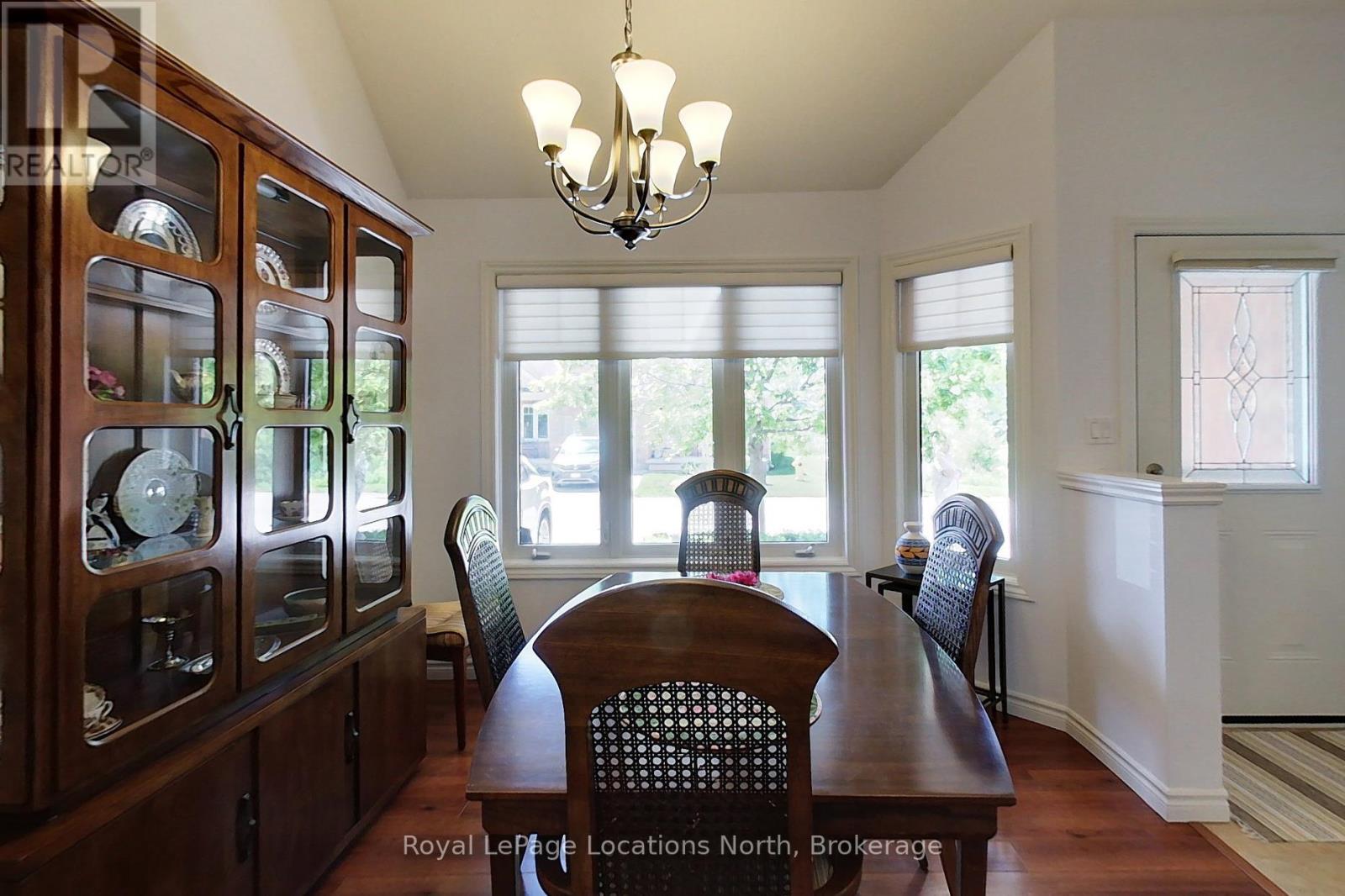 #18 111 EMPIRE LANE - 12