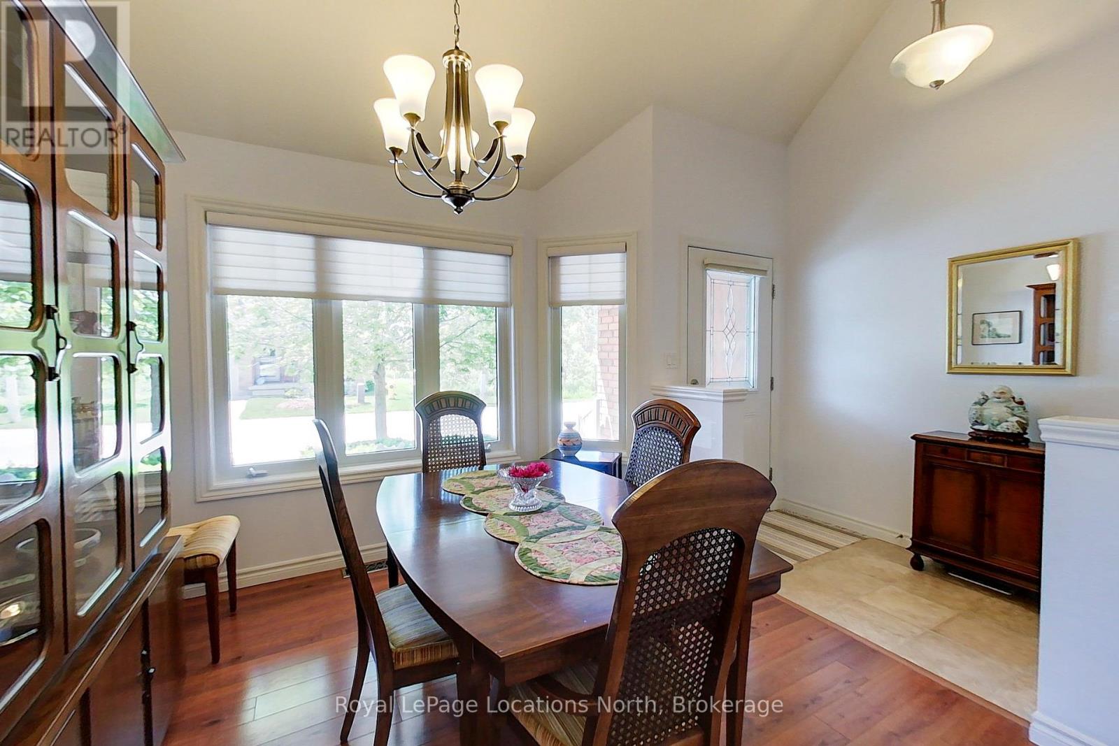 #18 111 EMPIRE LANE - 13