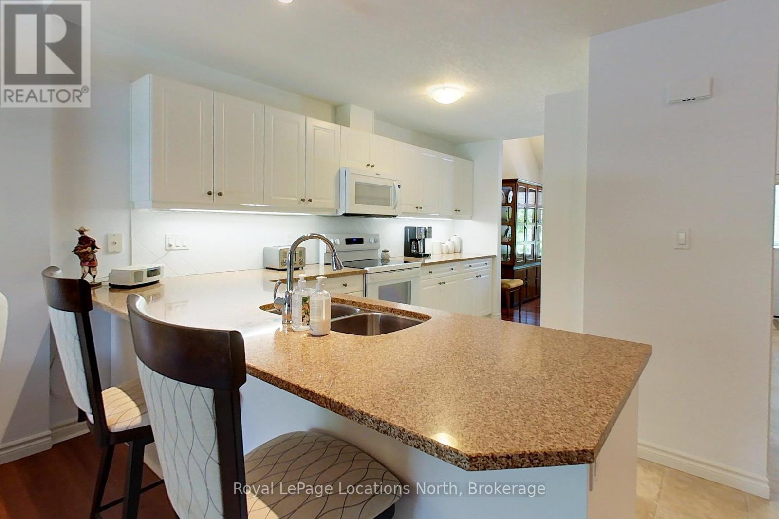 #18 111 EMPIRE LANE - 16