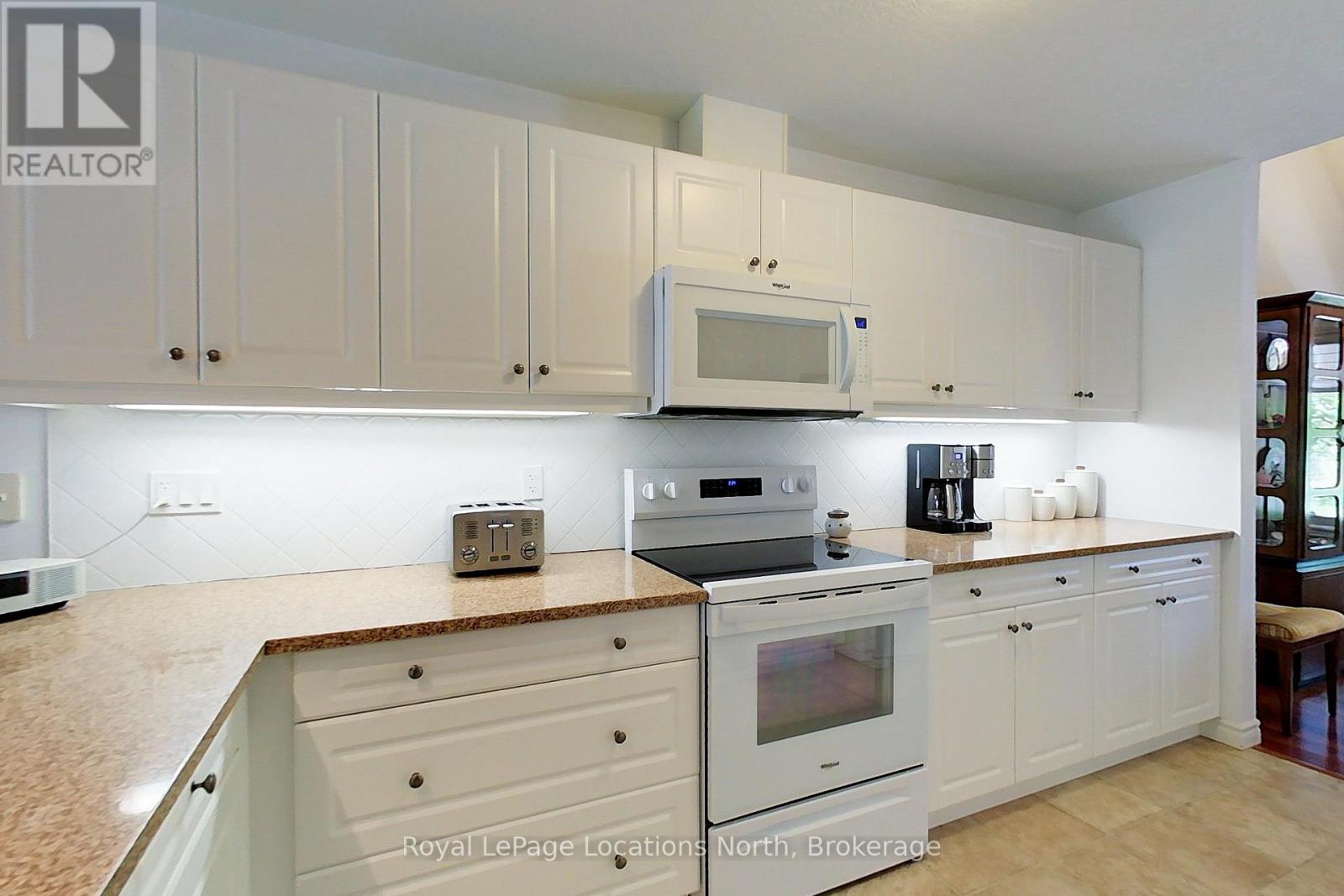 #18 111 EMPIRE LANE - 19