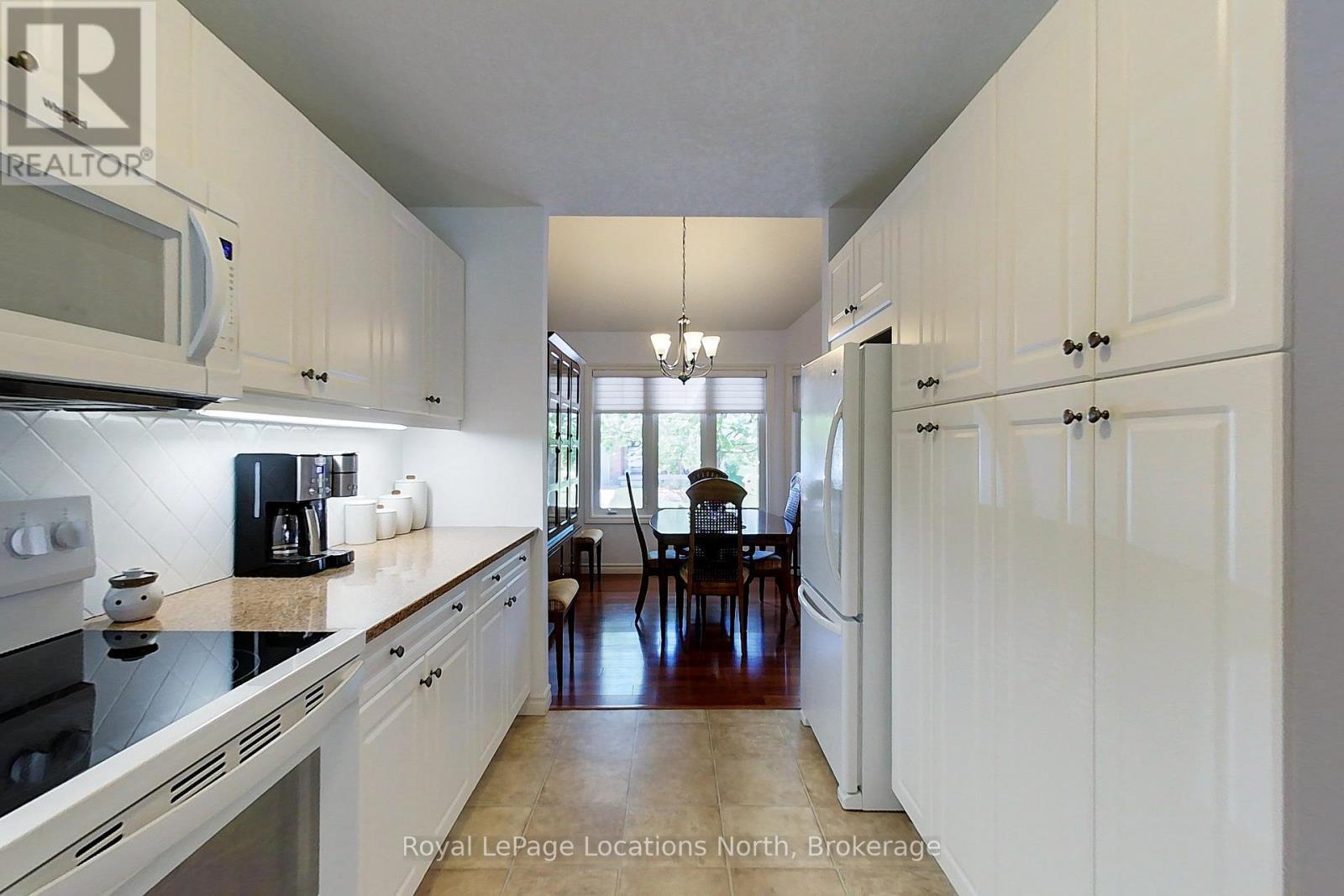 #18 111 EMPIRE LANE - 20