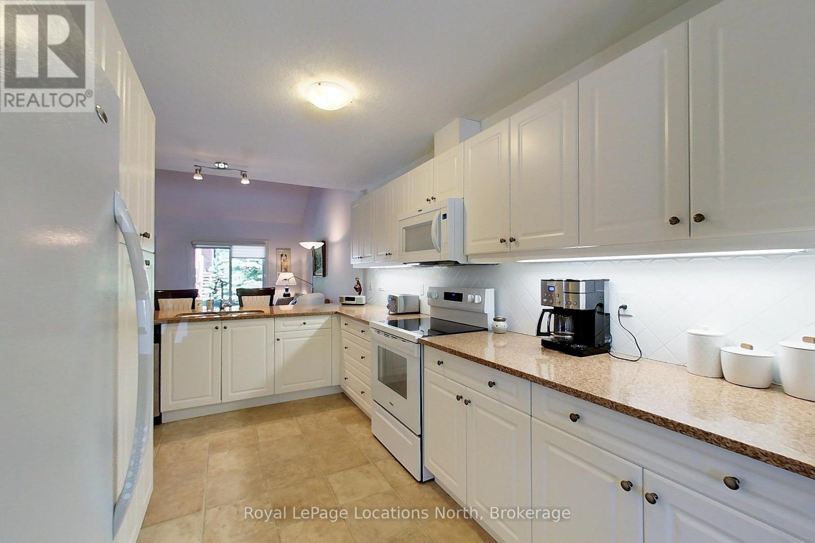#18 111 EMPIRE LANE - 22