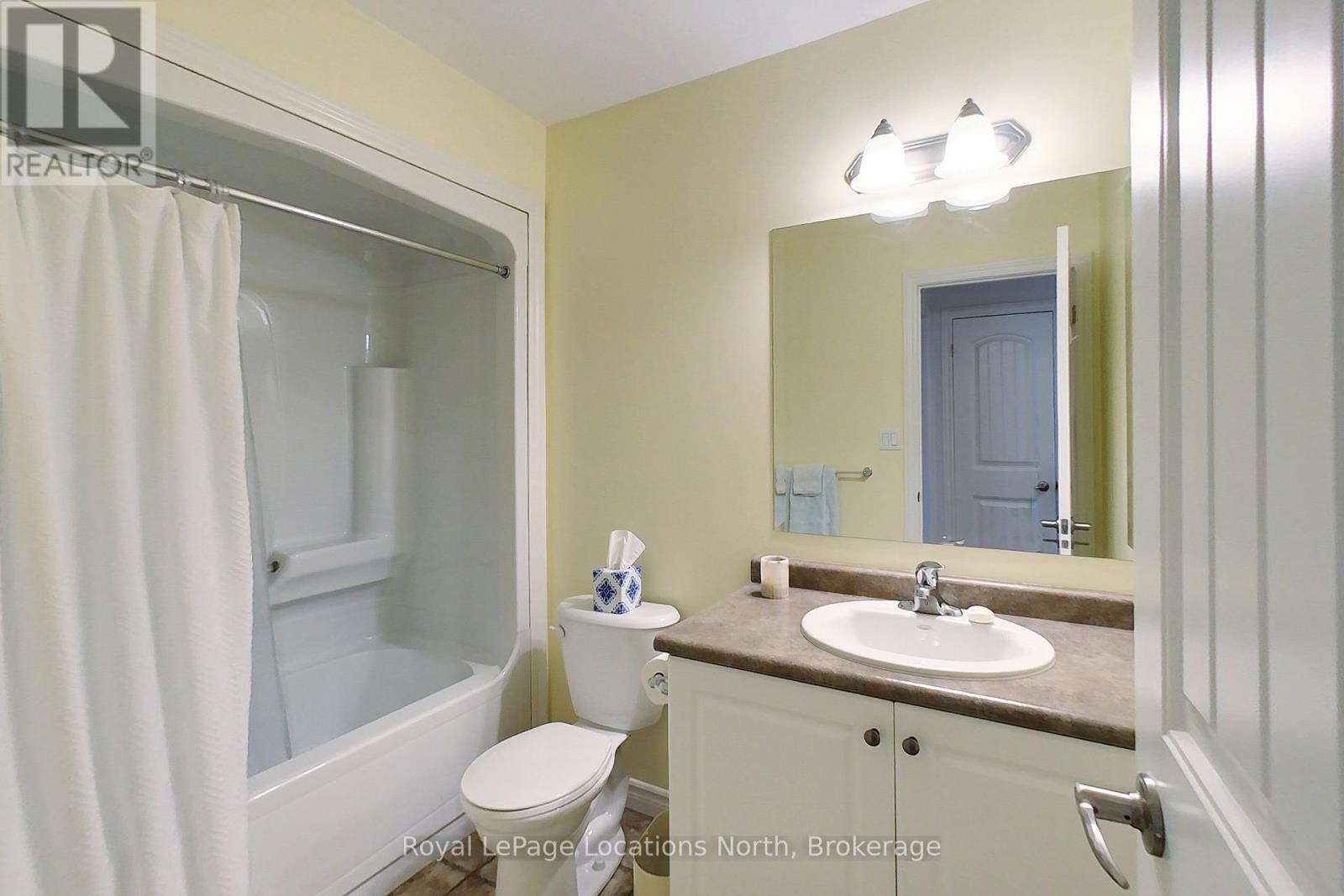 #18 111 EMPIRE LANE - 37