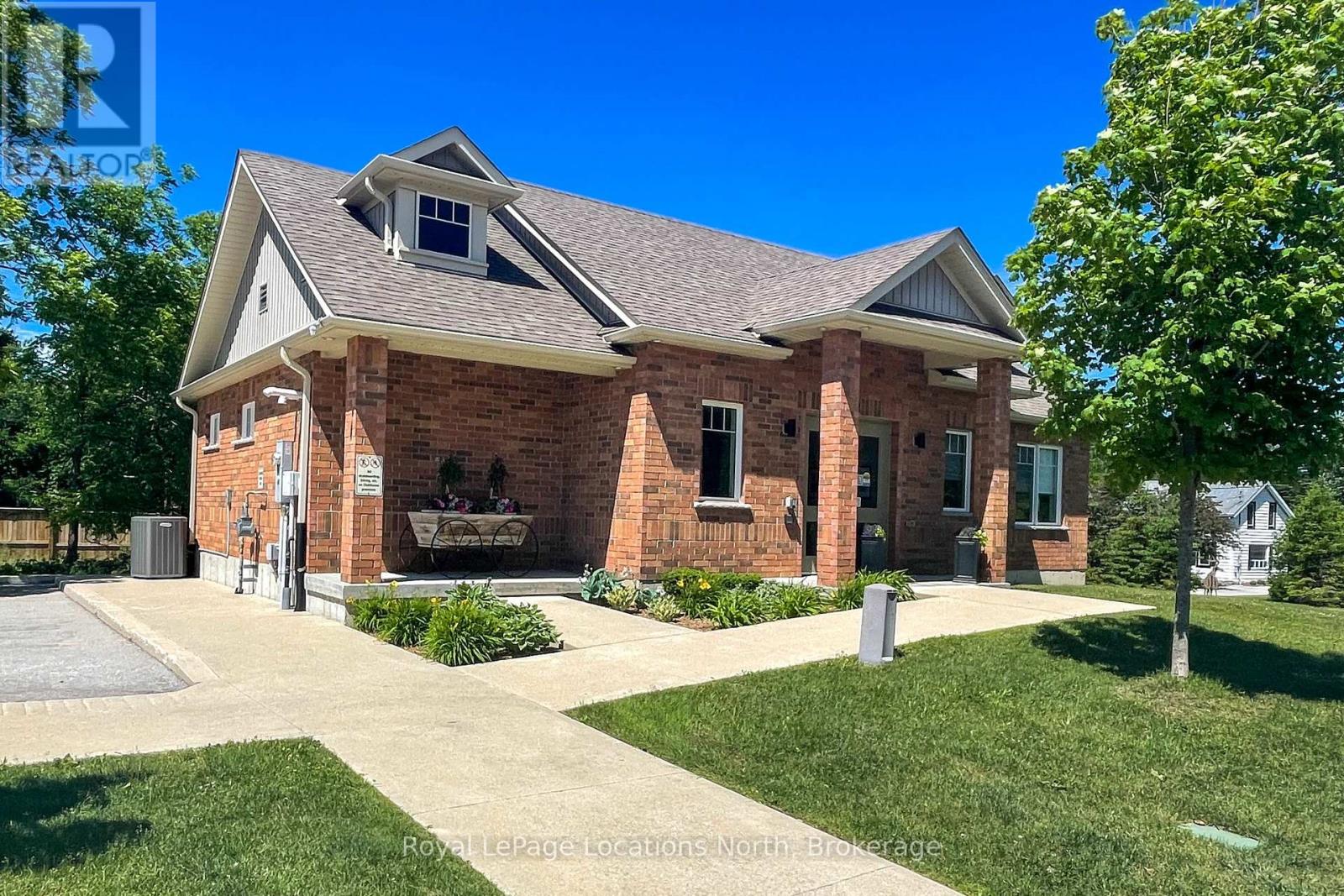#18 111 EMPIRE LANE - 40