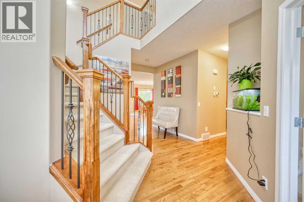 141 Royal Ridge Mount NW — photo 8