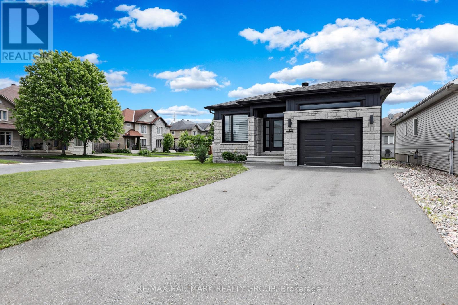 427 DENIS STREET - 1