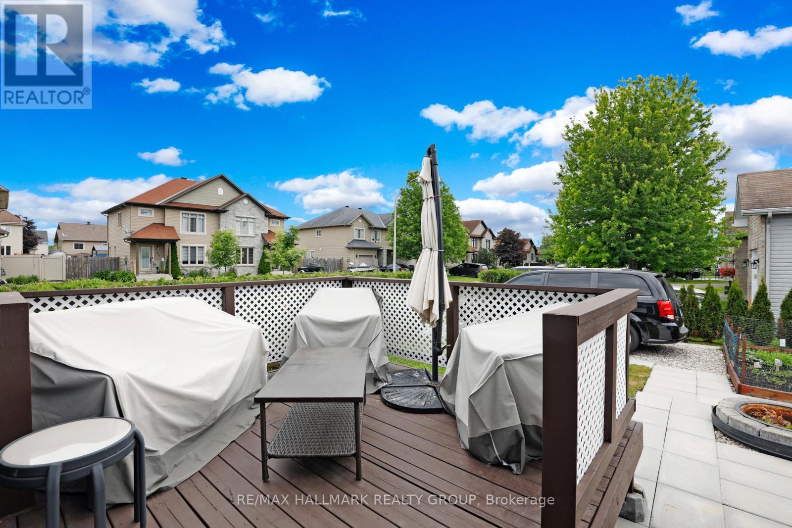 427 DENIS STREET - 10