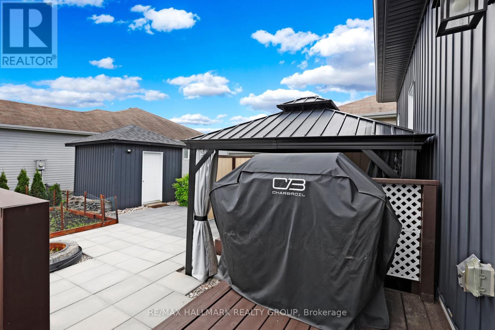427 DENIS STREET - 11