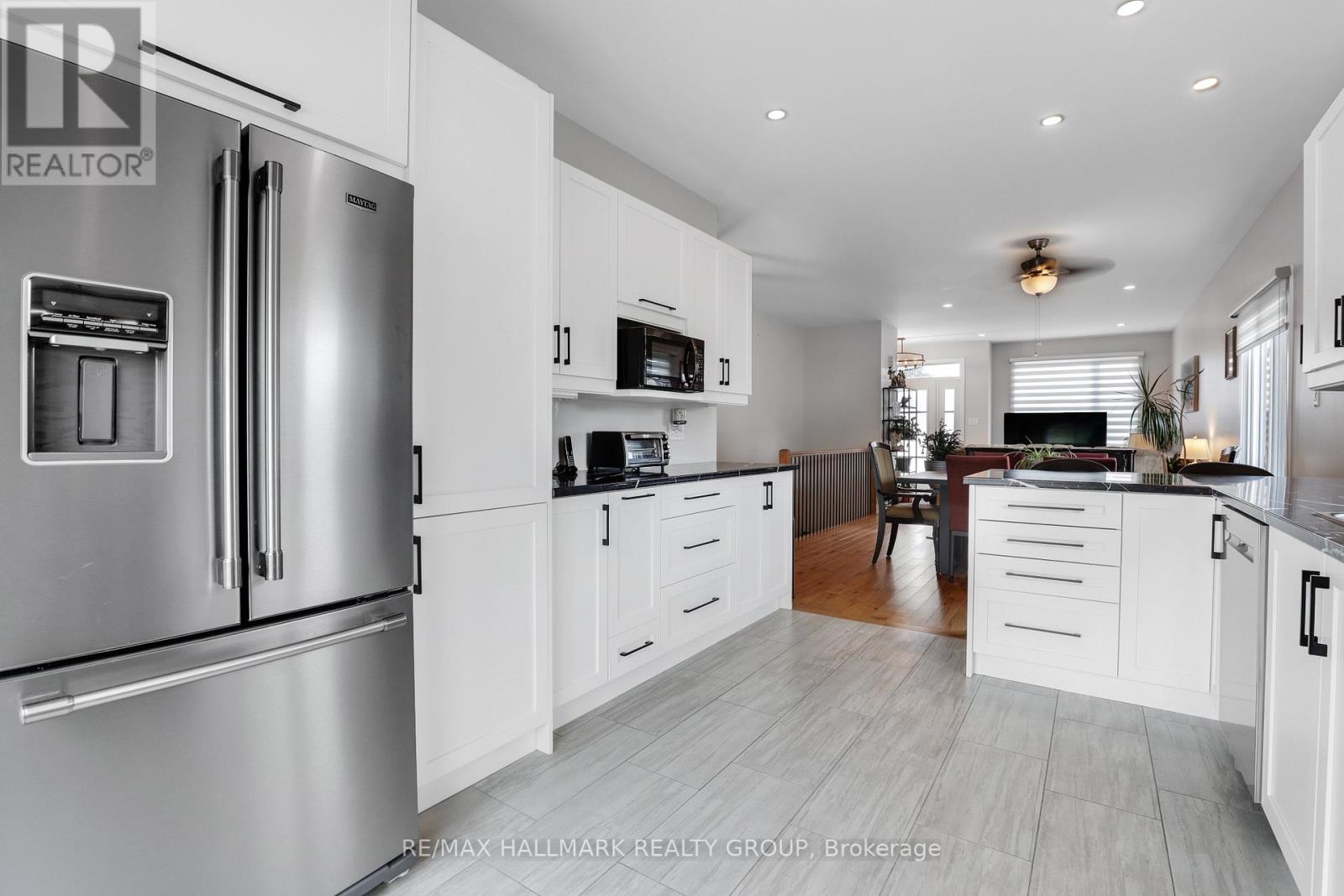 427 DENIS STREET - 13
