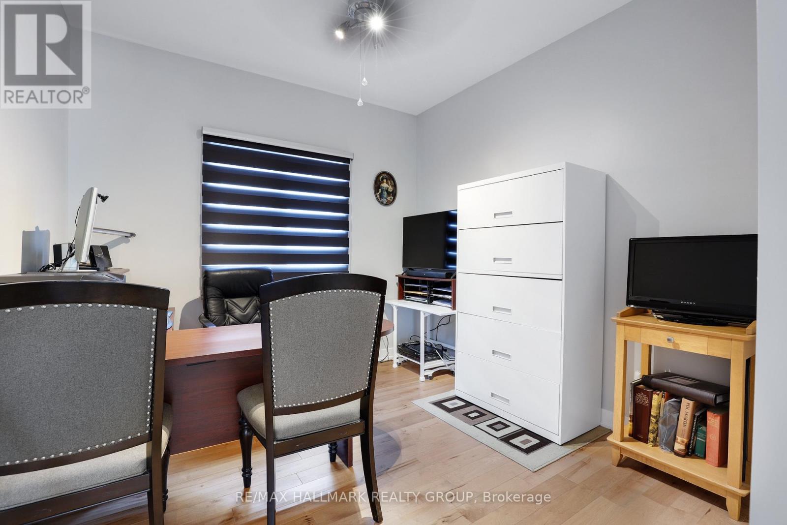 427 DENIS STREET - 15
