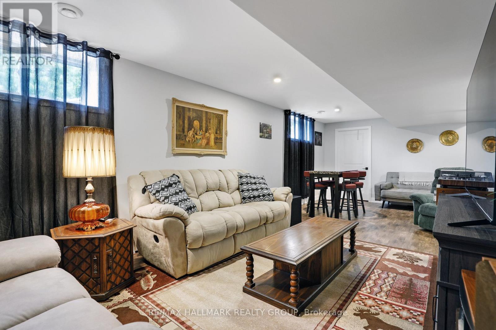 427 DENIS STREET - 18