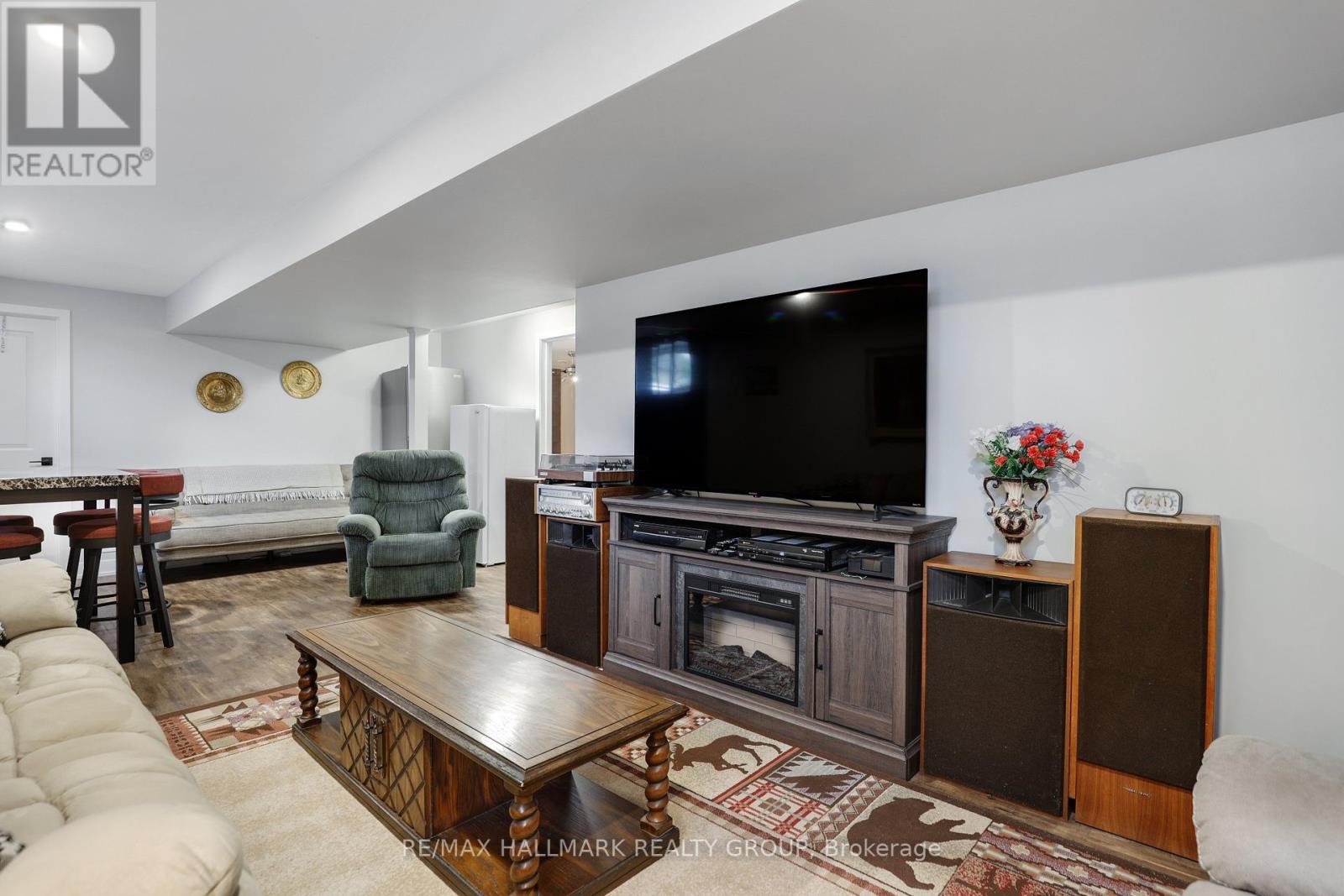 427 DENIS STREET - 19