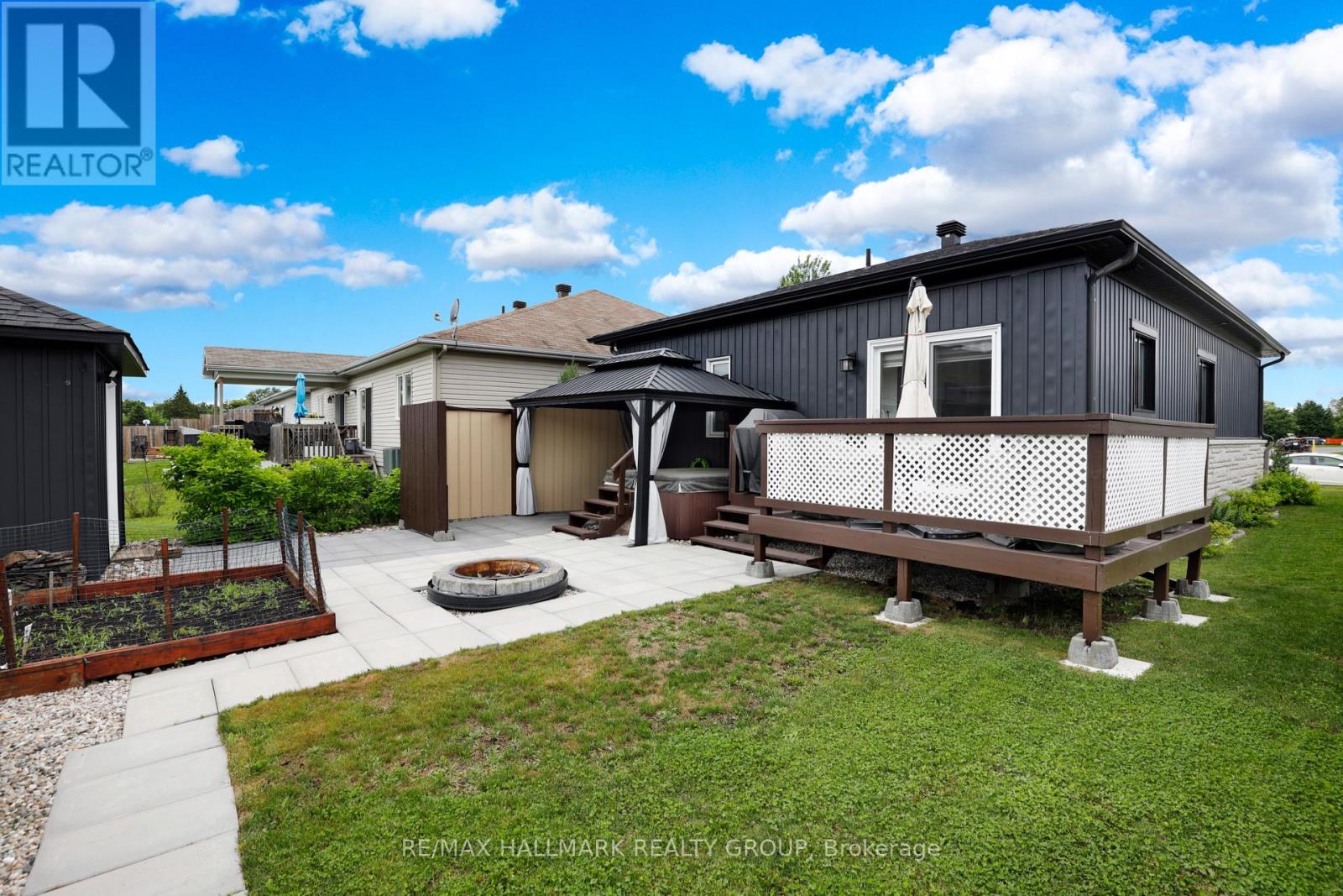 427 DENIS STREET - 25