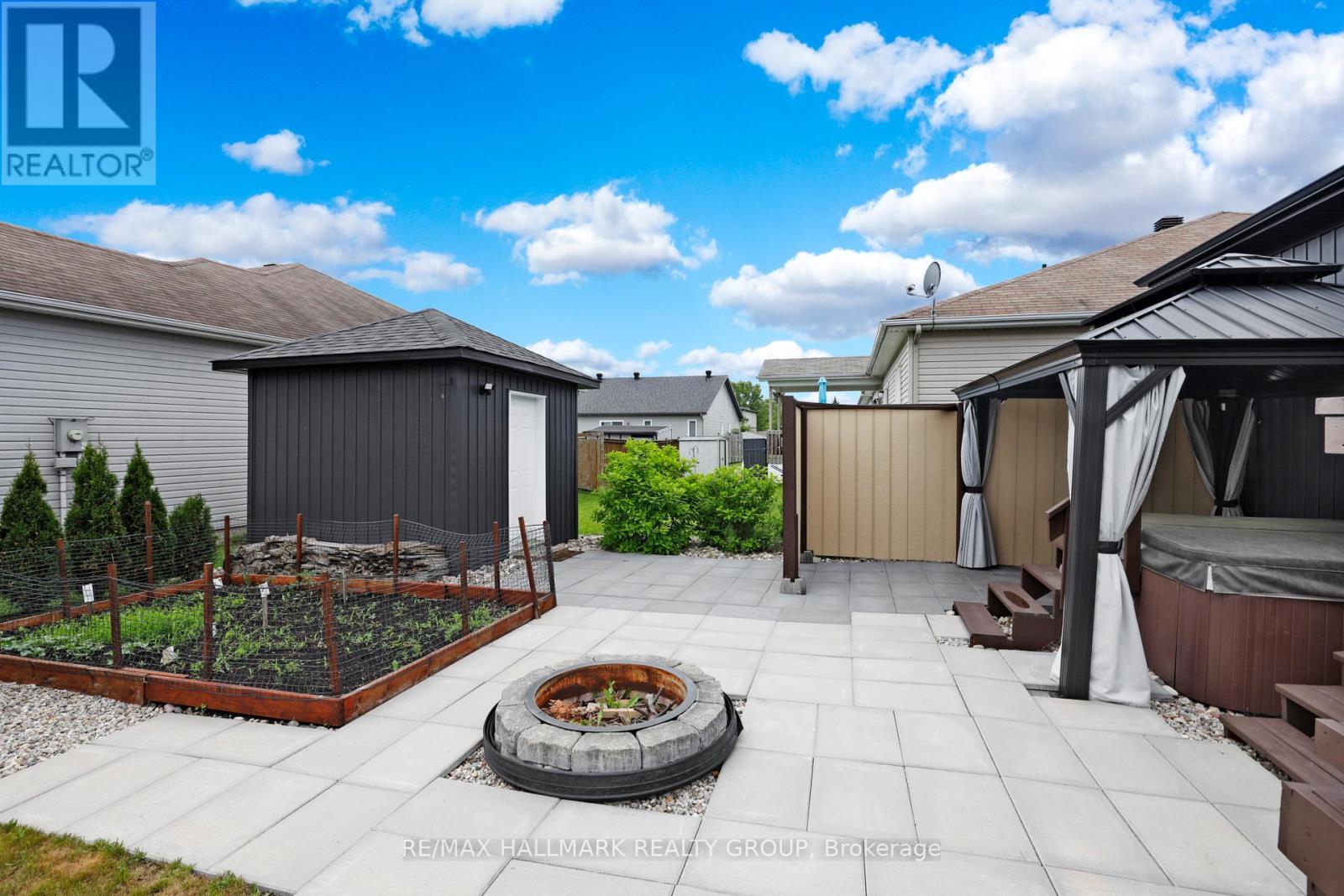 427 DENIS STREET - 26
