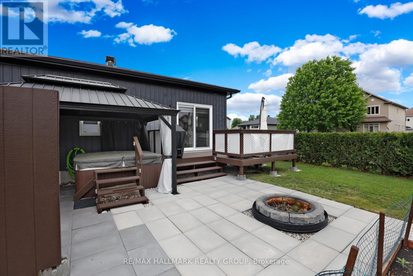 427 DENIS STREET - 27
