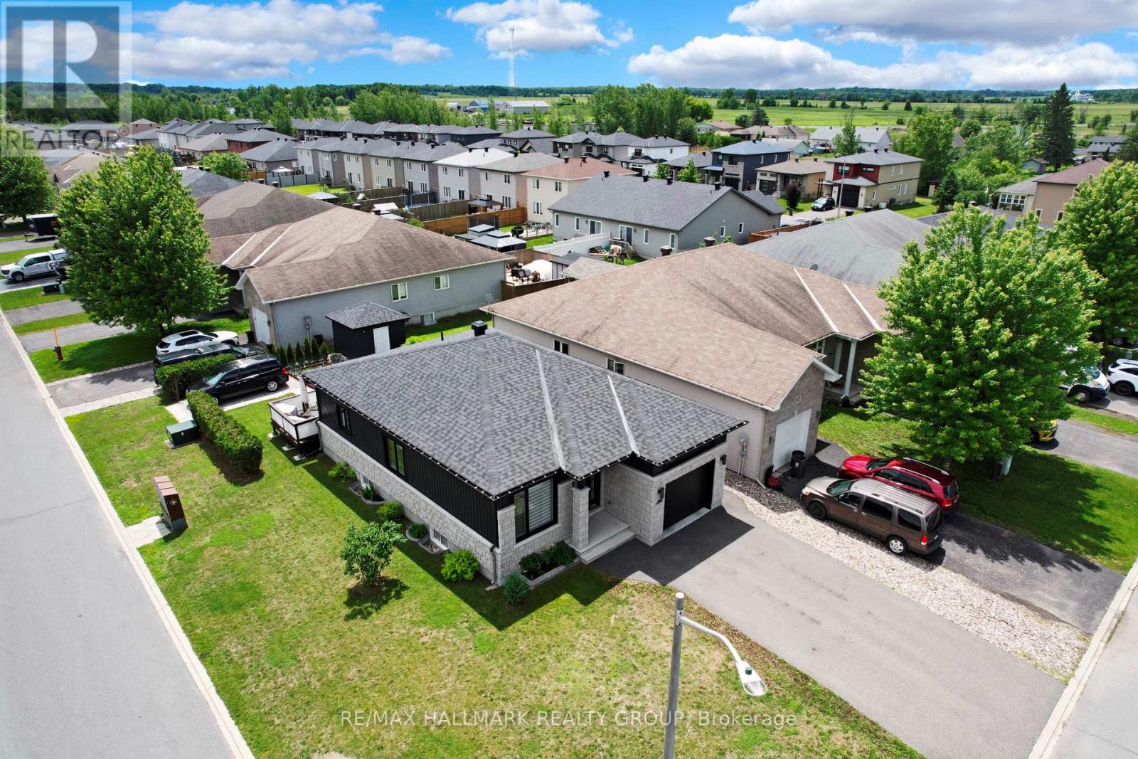 427 DENIS STREET - 28