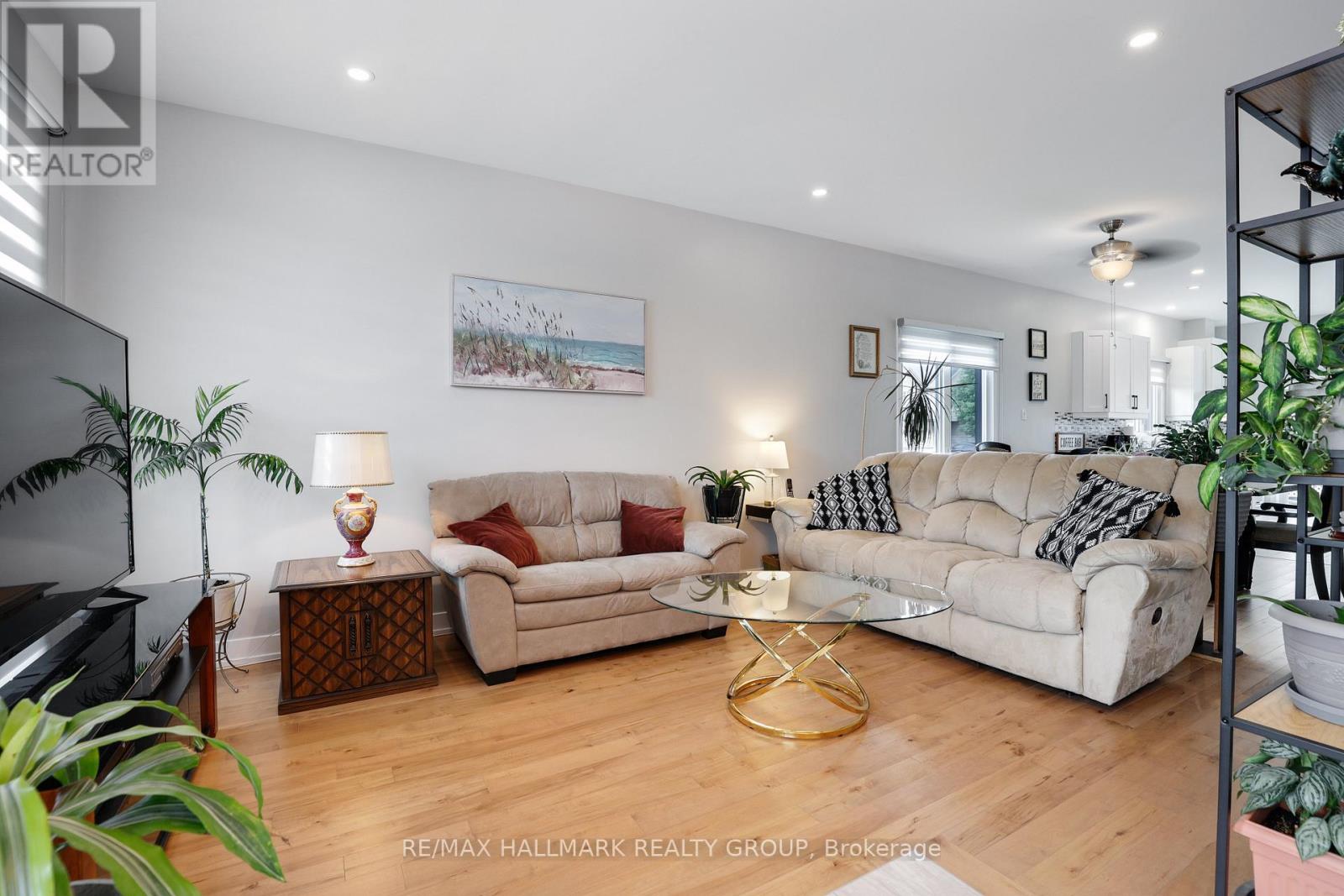 427 DENIS STREET - 4
