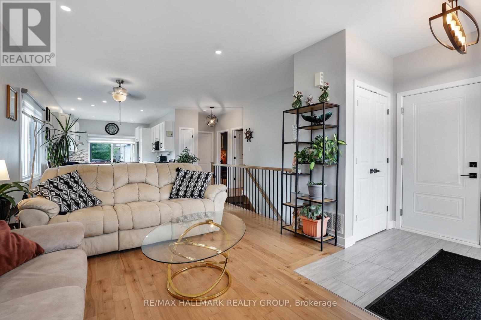 427 DENIS STREET - 5