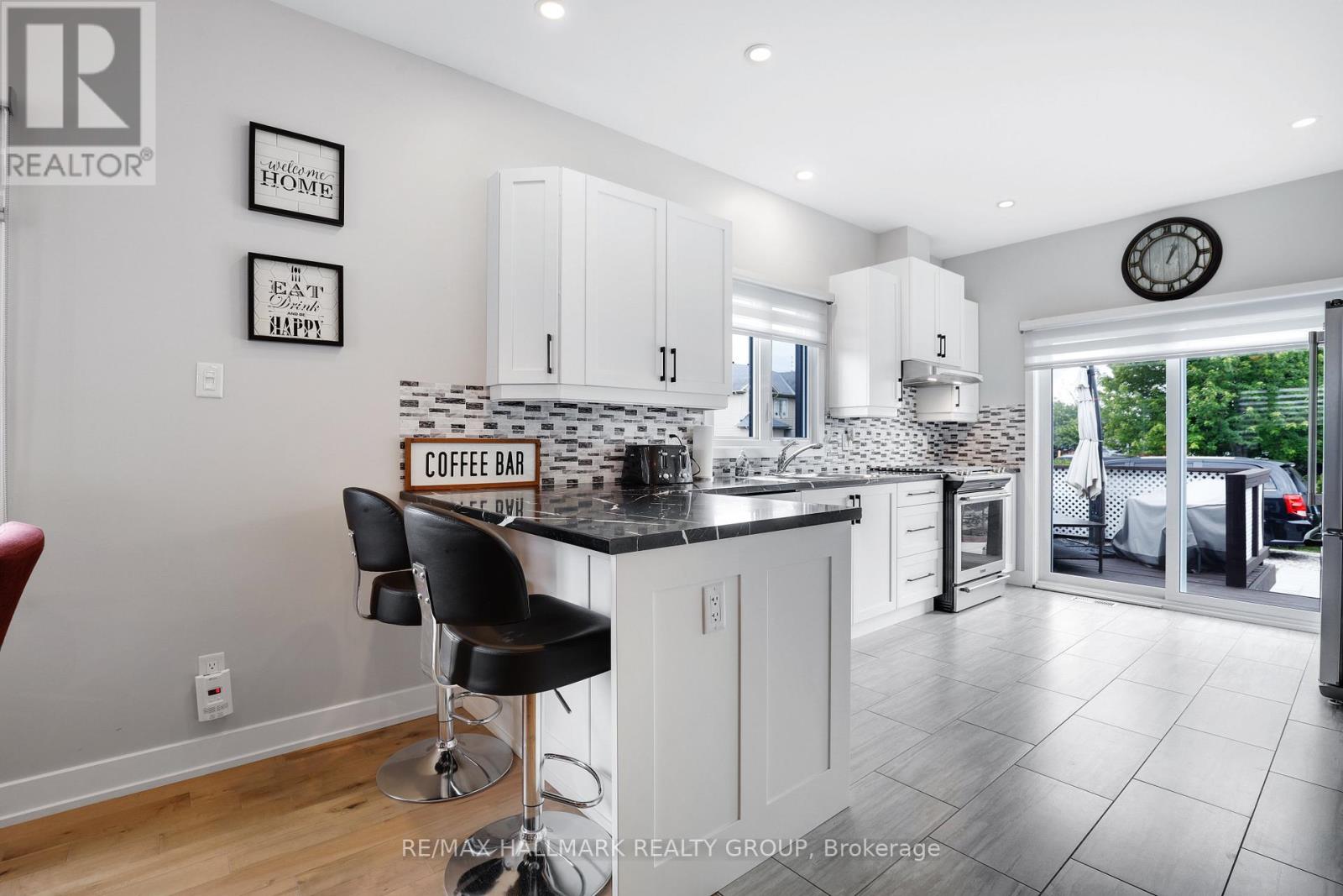 427 DENIS STREET - 8