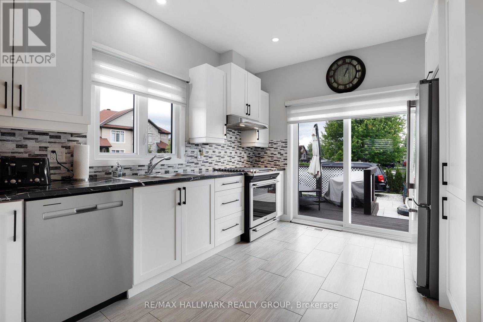 427 DENIS STREET - 9