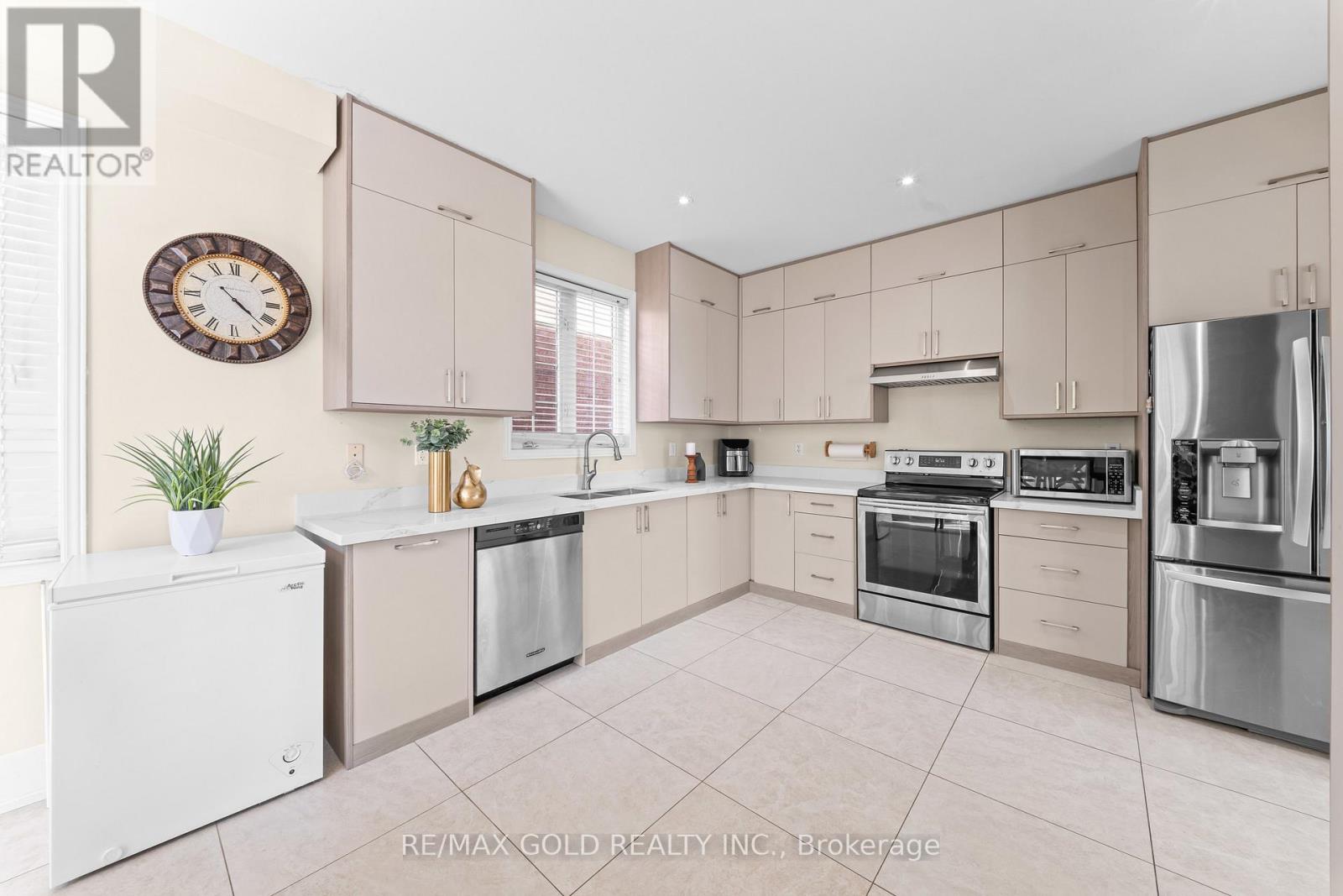 261 MOUNTAINASH ROAD - 21