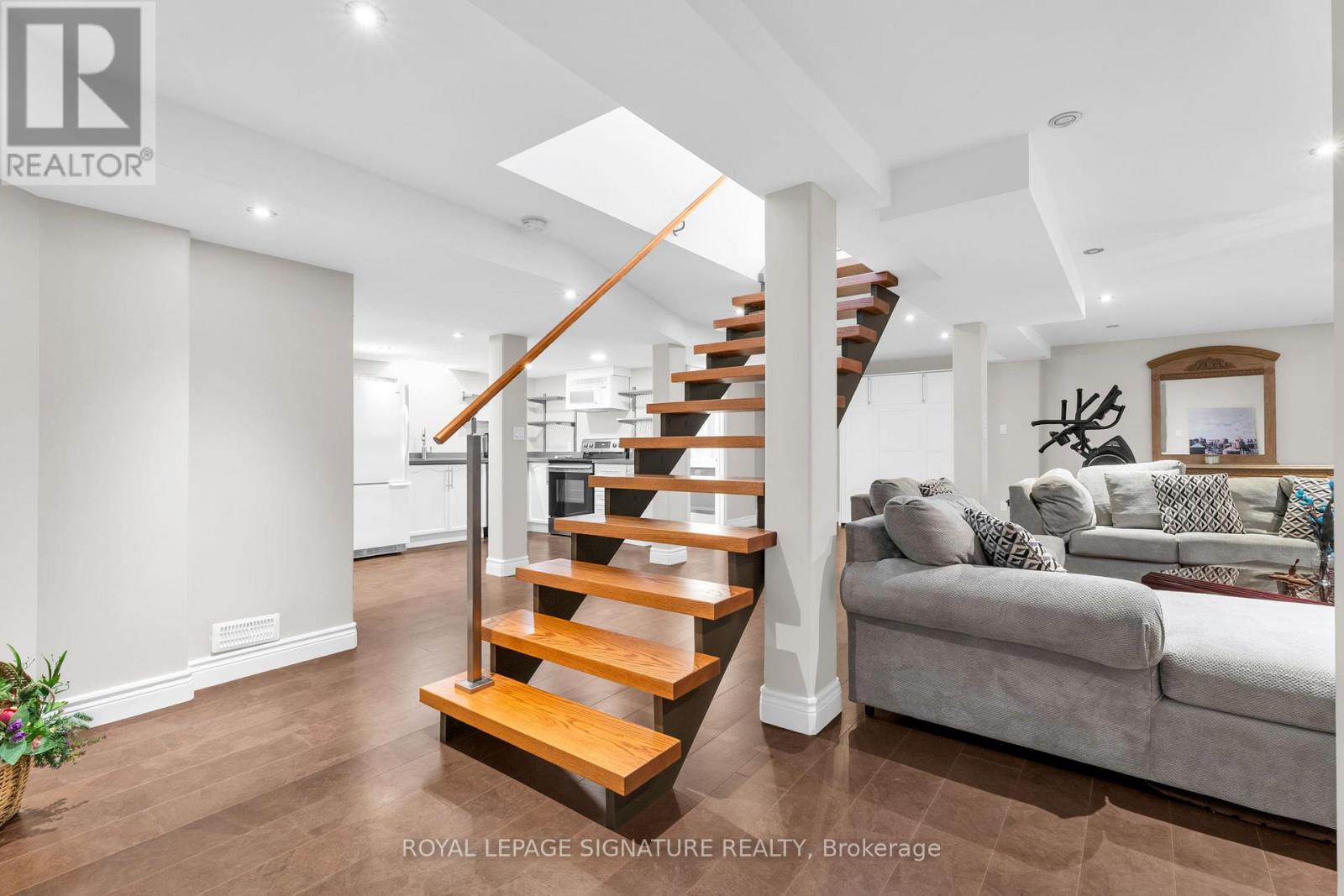 21 BUSHBERRY ROAD - 22