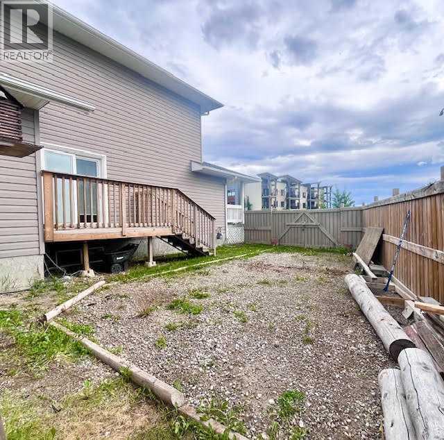 SIDE YARD