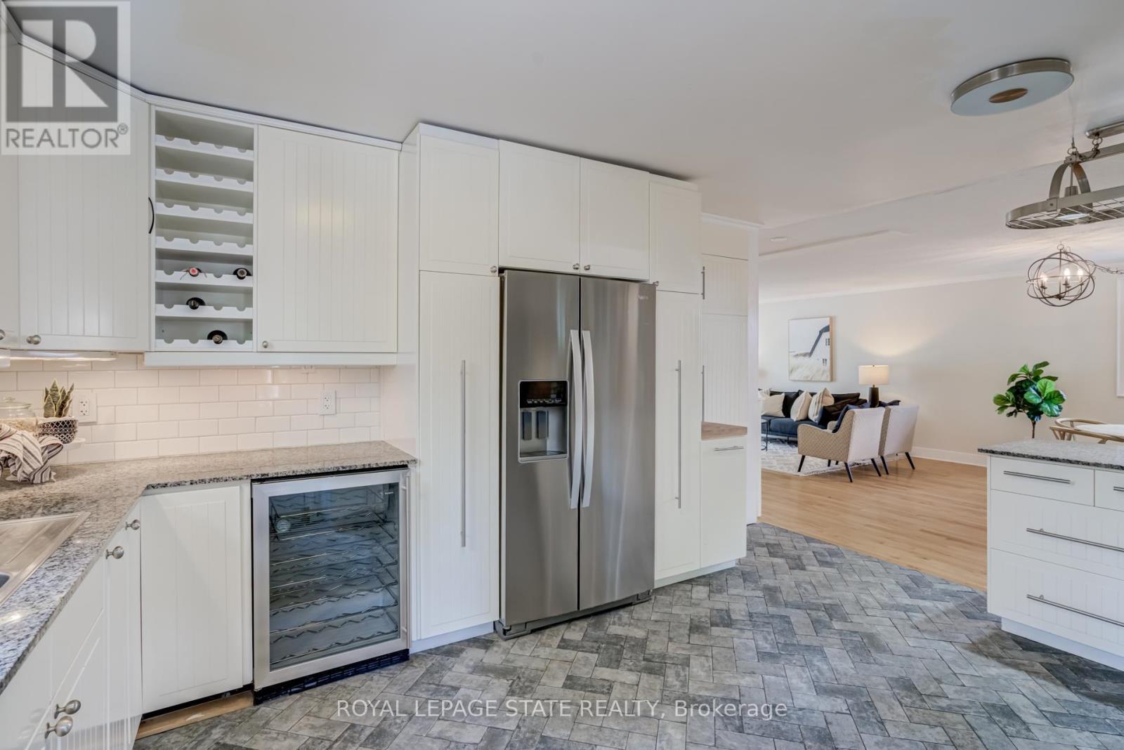 27 BLOOMSBURY COURT - 12