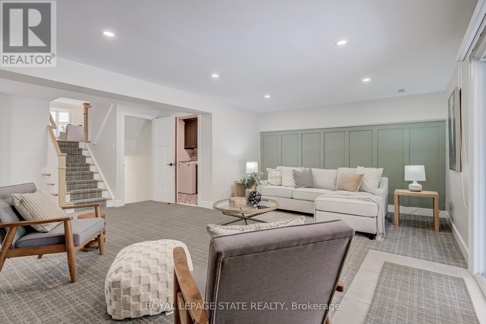 27 BLOOMSBURY COURT - 23