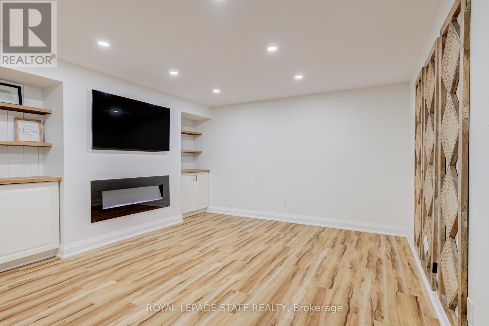 27 BLOOMSBURY COURT - 28