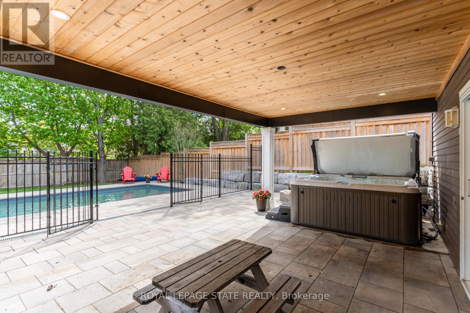 27 BLOOMSBURY COURT - 36