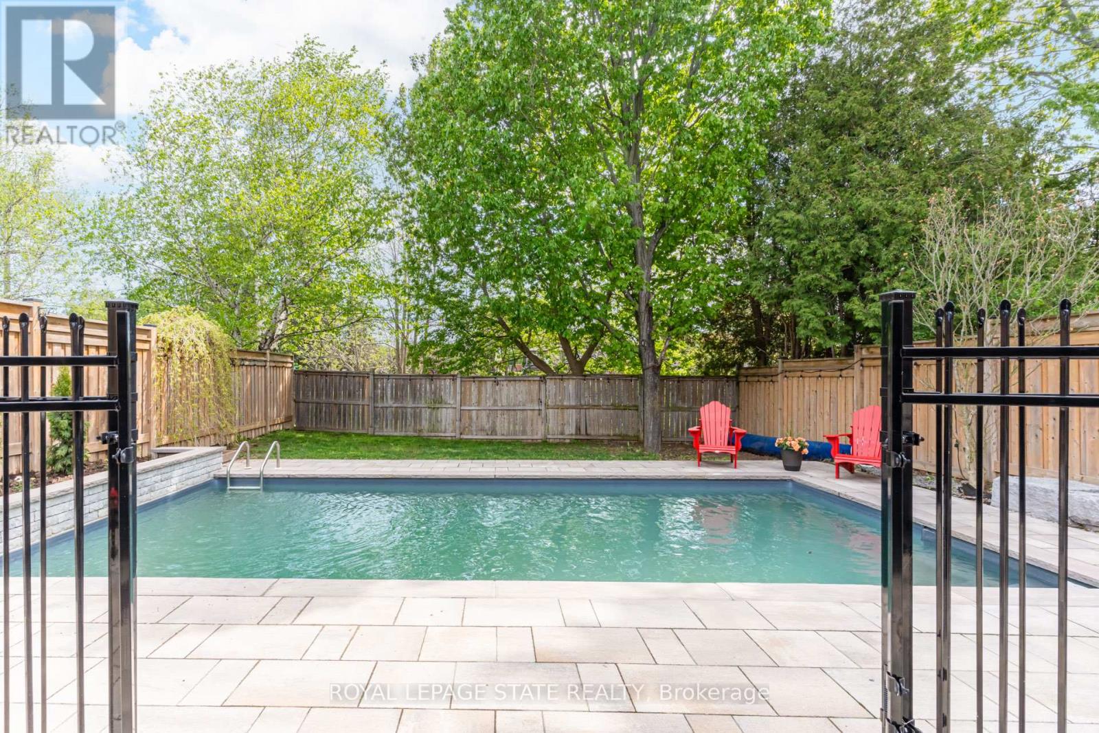 27 BLOOMSBURY COURT - 39
