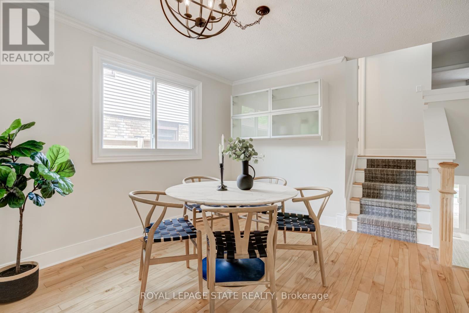 27 BLOOMSBURY COURT - 7