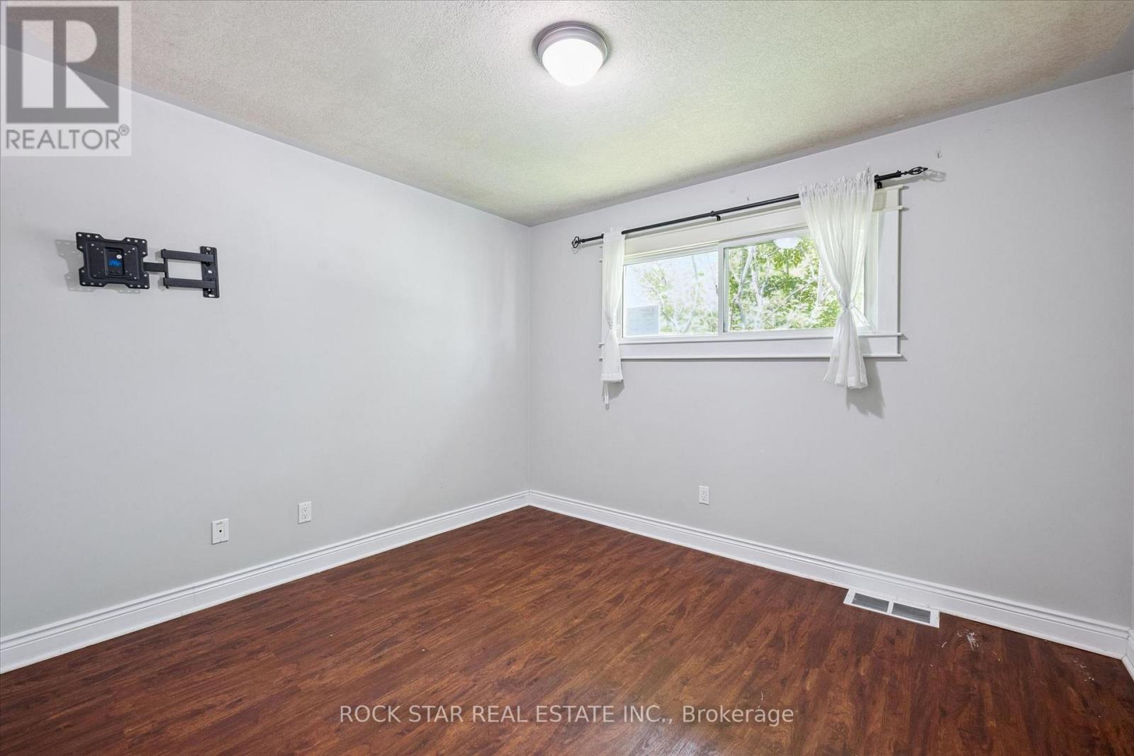 16 BEAUCOURT PLACE - 13