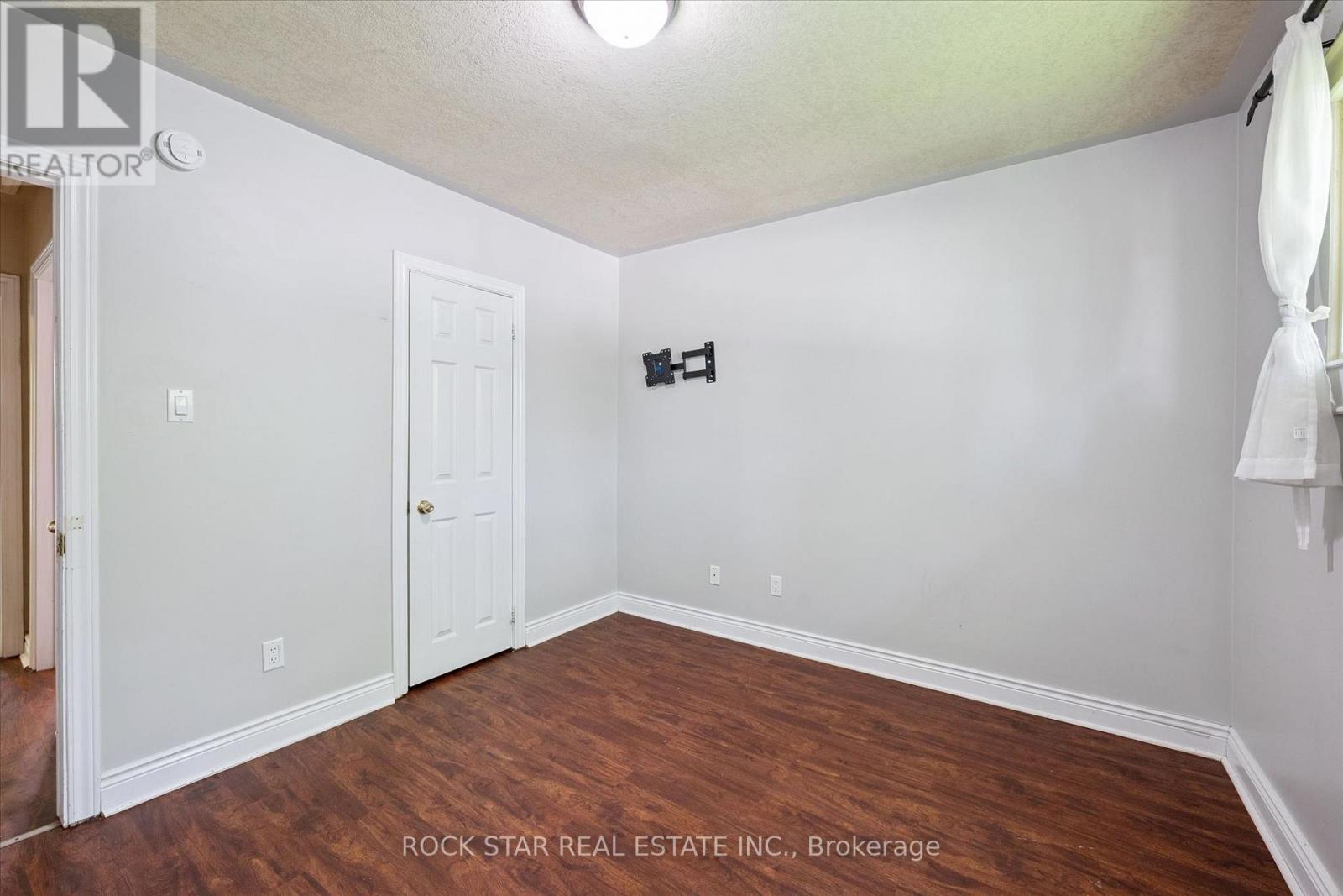 16 BEAUCOURT PLACE - 14
