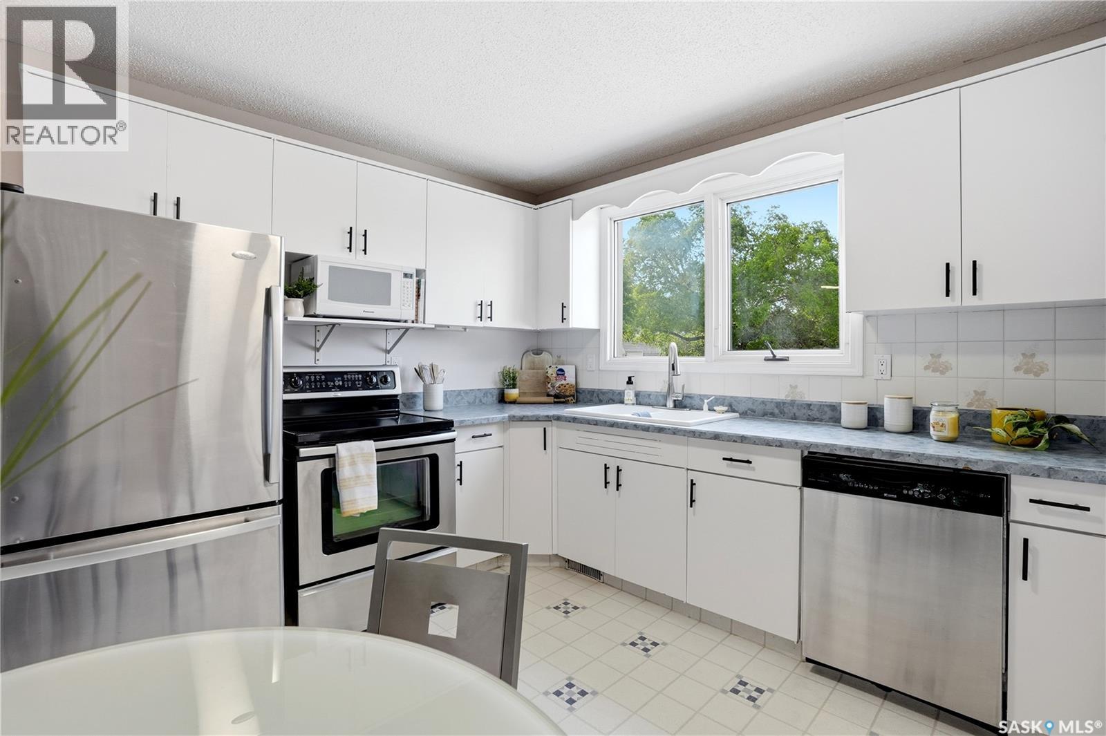 30 Straub CRESCENT — photo 10
