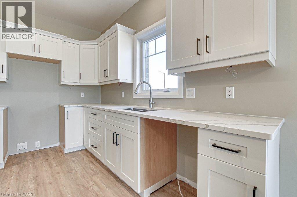 381 ARGYLE Avenue - 10
