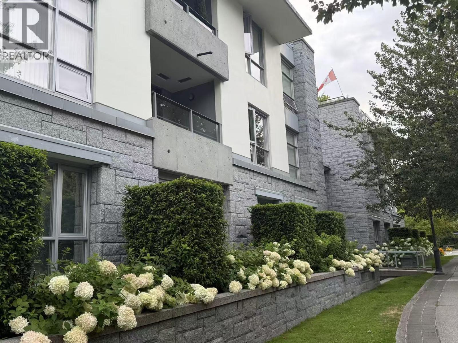 400 6015 IONA DRIVE, Vancouver photo 15
