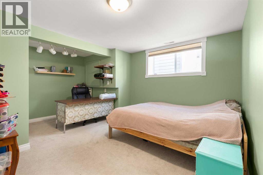 930 Kipling Crescent SW — photo 31