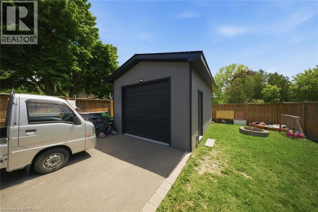 162 GRAND RIVER Avenue - 31