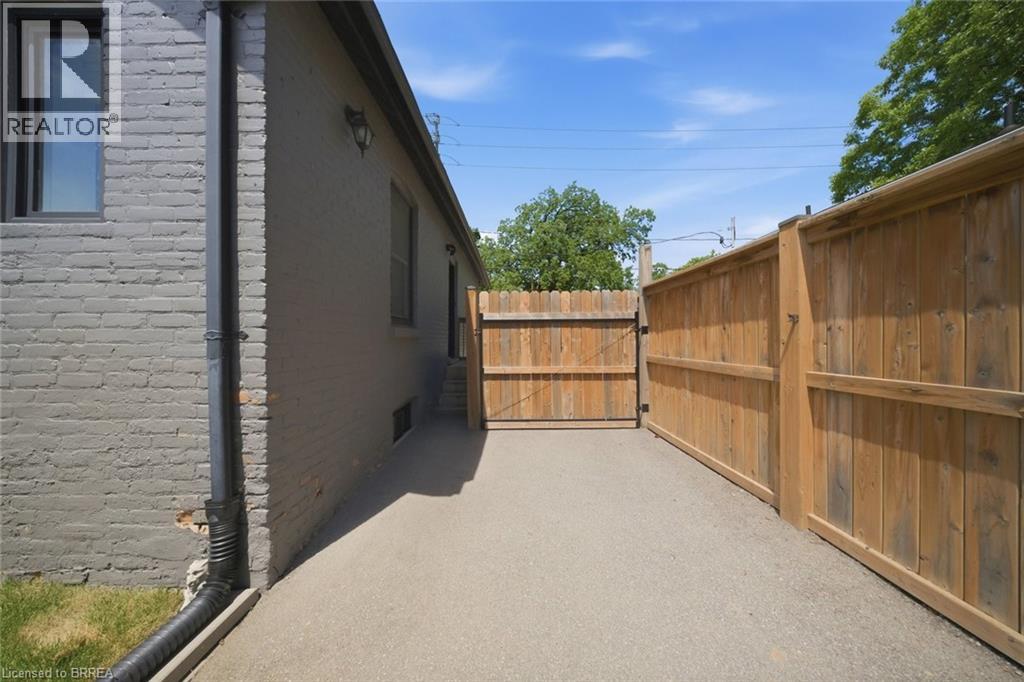 162 GRAND RIVER Avenue - 24