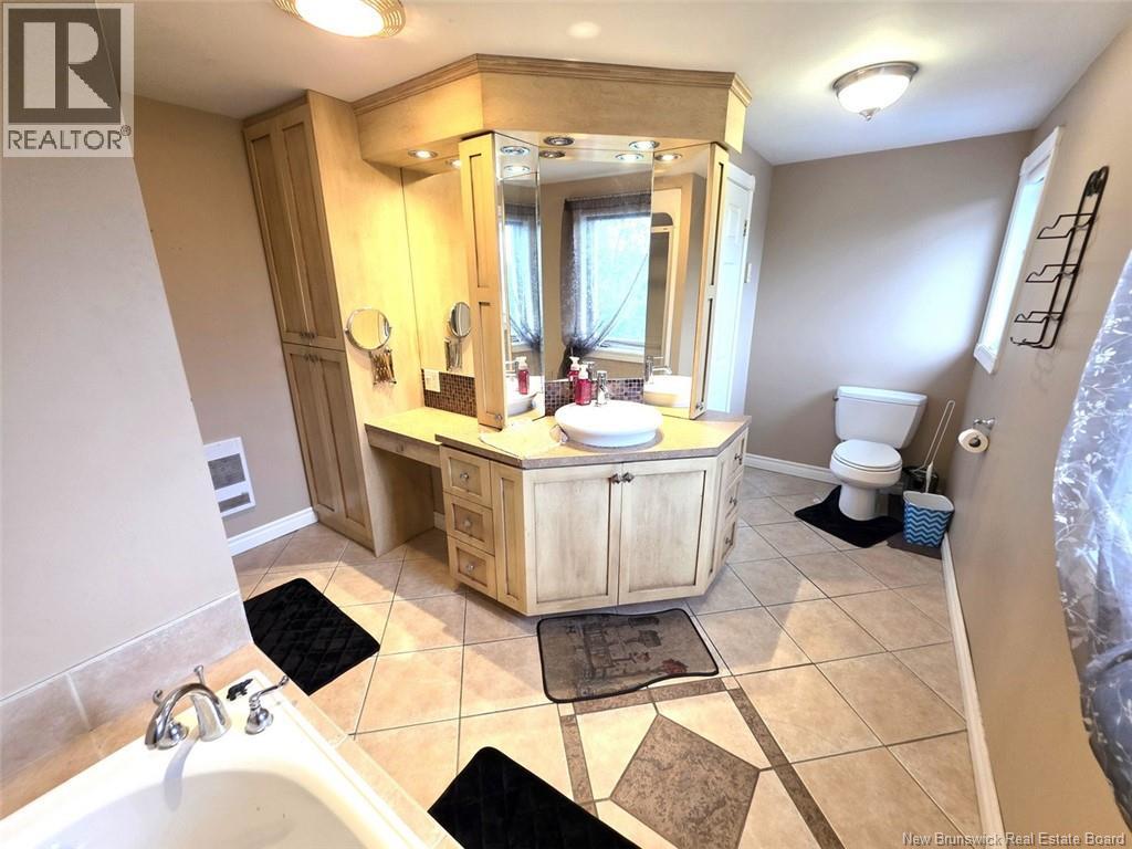 542 Saint-Francois Street - 24