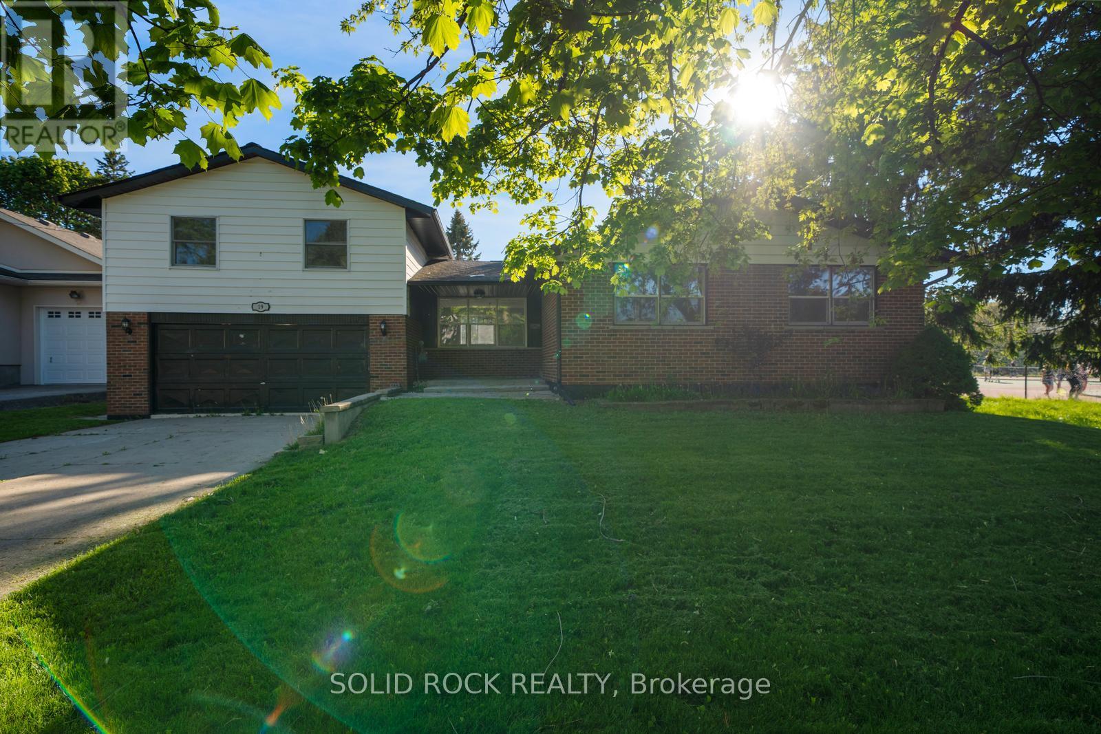 19 COVERDALE AVENUE - 1