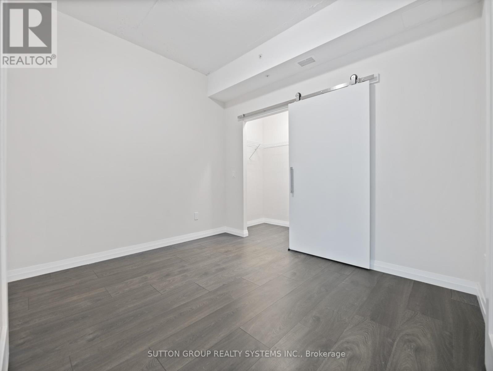 #404 108 GARMENT STREET - 20